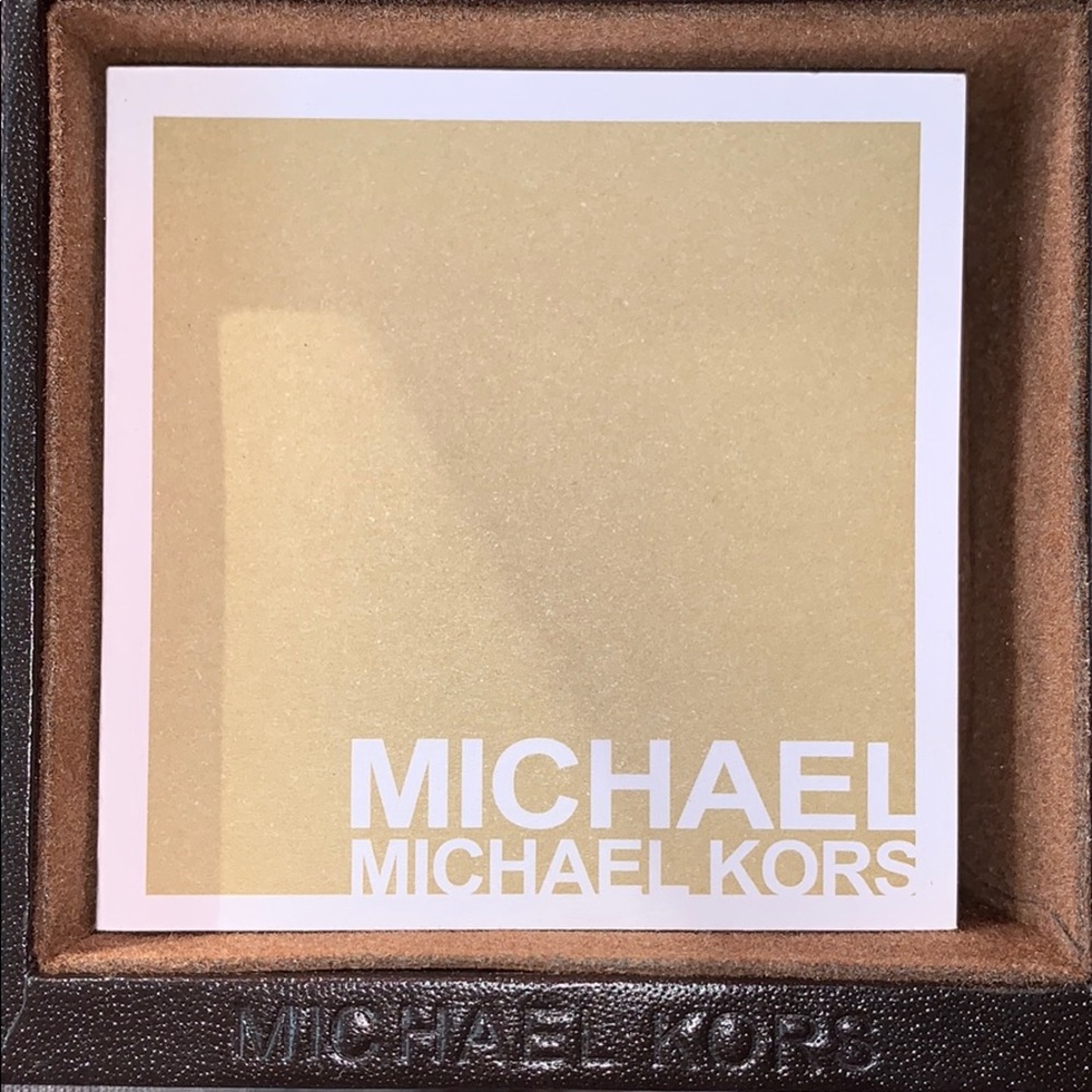 🎶HOST PICK💗Michael Kors🎶🥳 - Picture 4 of 5